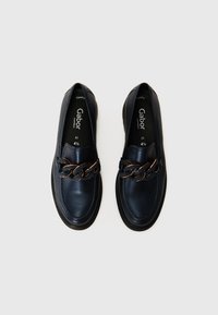 Navy leather loafers with a thick gold chain accent across the vamp. Rounded toe and rubber sole. Interior branding visible. Size H 4½.