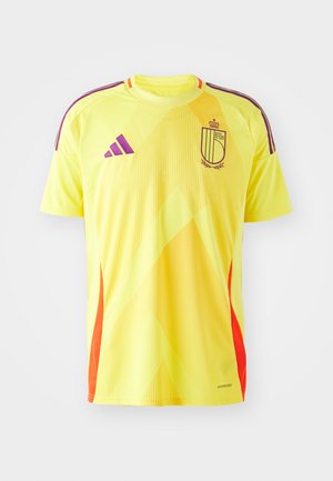 Maillot à manches courtes jaune avec des motifs en dégradé diagonal orange et violet. Présente un logo sur la poitrine et la marque adidas sur les manches.