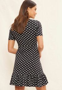 Friends Like These SHORT SLEEVE HEM REGULAR FIT - Jerseykleid - black spot