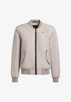 Chaqueta bomber de color beige claro, hecha de una tela suave, con cierre de cremallera negro en el frente, dos bolsillos laterales y puños y dobladillo acanalados.