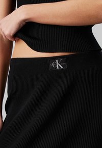 Calvin Klein Jeans Jupe longue - ck black