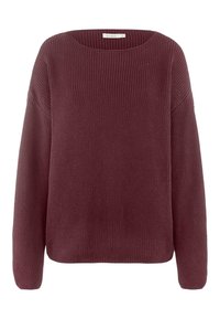 Suéter de punto granate con corte holgado, cuello redondo, hombros caídos y textura de canalé. Sin cierres ni patrones visibles.