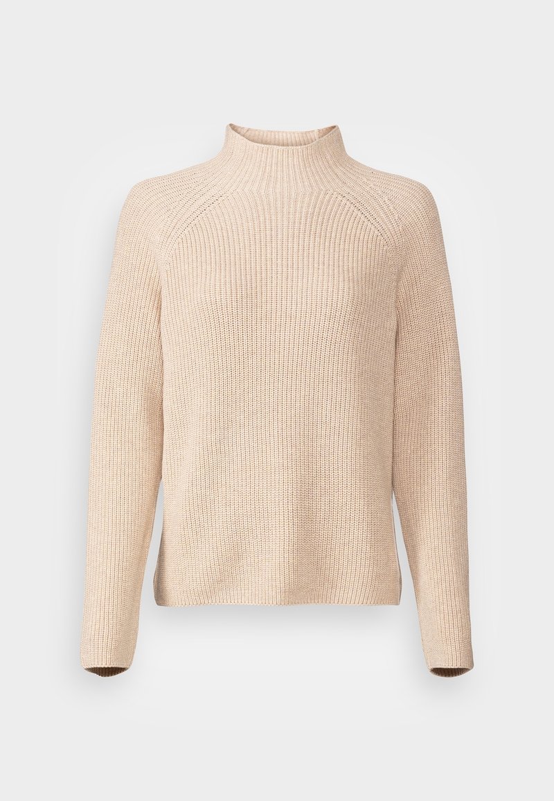 Pull beige en maille avec col haut, manches longues, texture côtelée et fentes latérales à l'ourlet pour une coupe décontractée.