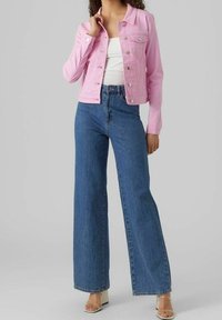 Vero Moda Chaqueta vaquera - pink