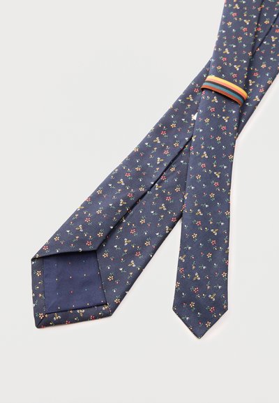 Μπλε ναυτικό γραβάτα με μικρά πολύχρωμα λουλουδένια και μελισσάκια μοτίβα, με ριγέ πορτοκαλί, κίτρινη και πράσινη θηλιά κοντά στο στενό άκρο.