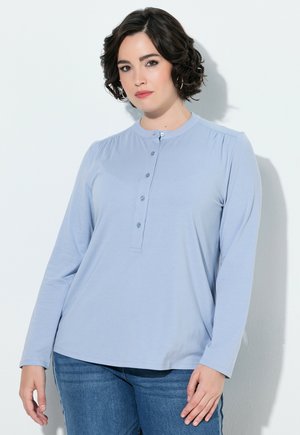 Ulla Popken, LONG SLEEVE HENLEY TEE - Camiseta de manga larga - pale blue