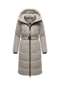 Beige pufferjack met een capuchon, ritssluiting, een ceintuur in de taille en lange mouwen. Heeft een gewatteerd patroon en twee zijzakken.