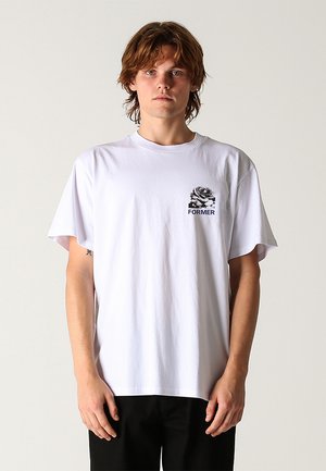 Former ROSE CRUX - Nyomott mintás póló - white