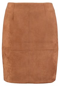 Mini-jupe en daim beige avec une texture lisse, dotée de coutures verticales et d'une coupe droite. Pas de poches ou de fermetures visibles.