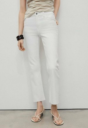 Mango FLARE CROP - Flared Jeans - white