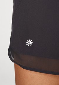 Athleta HIGH RISE RACER RUN SHORT - Pantalón corto de deporte - black
