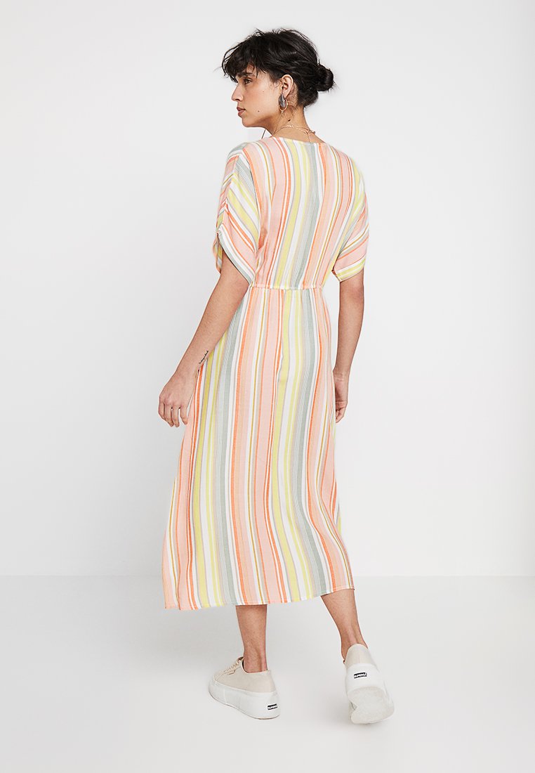 Nümph LALANGE DRESS Maxikjole peach Zalando.no Nümph LALANGE DRESS - Skjortekjole - multi-coloured