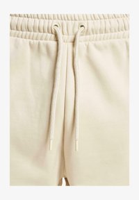 Wybrany, sand white