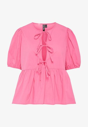 Top de algodón rosa con mangas abullonadas, un corte en forma de llave con lazos y un dobladillo peplum fruncido. Textura suave y diseño casual.