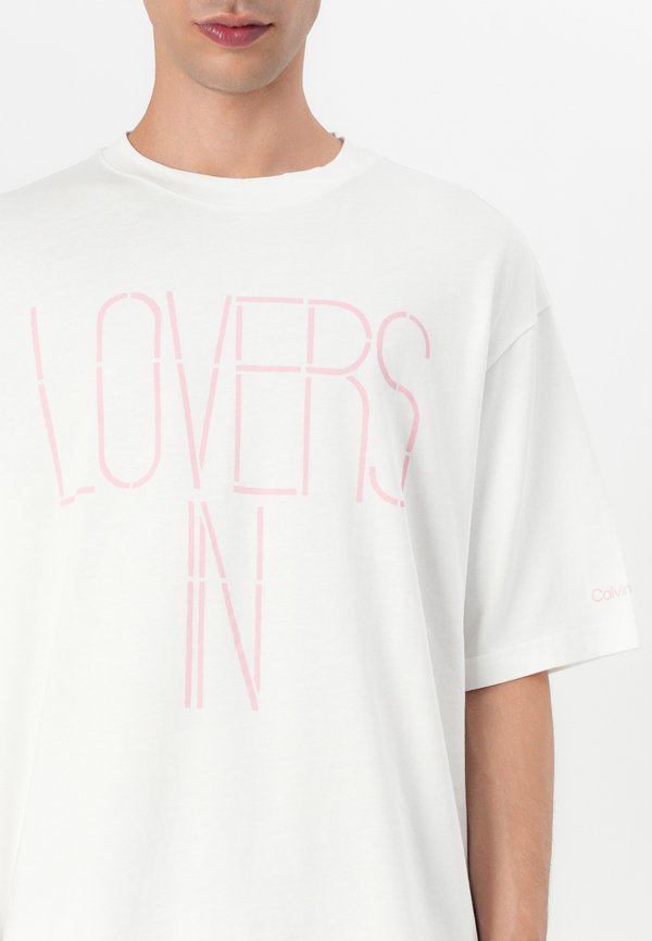 PRIDE MARC HUNDLEY LOVERS TEE UNISEX - Print T-shirt4