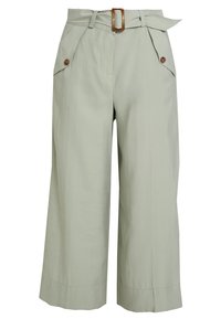 Ljusgröna vida byxor i slät tyg, med ett bälte i midjan, två framfickor och runda bruna knappar.