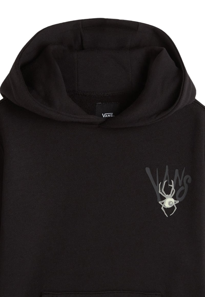 Schwarzer Kapuzenpulli mit einer Vorderseite Tasche, ausgestattet mit einem Spinnen-Graphic und dem Wort "VANS" in Grau. Der Stoff wirkt weich und strukturiert.
