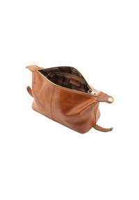 Borsa a pochette in pelle marrone con chiusura a zip, forma arrotondata e fodera in tessuto con motivo a quadretti. Include dettagli con linguetta su entrambi i lati.