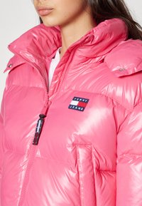 Tommy Jeans ALASKA PUFFER - Jachetă cu puf - pink alert