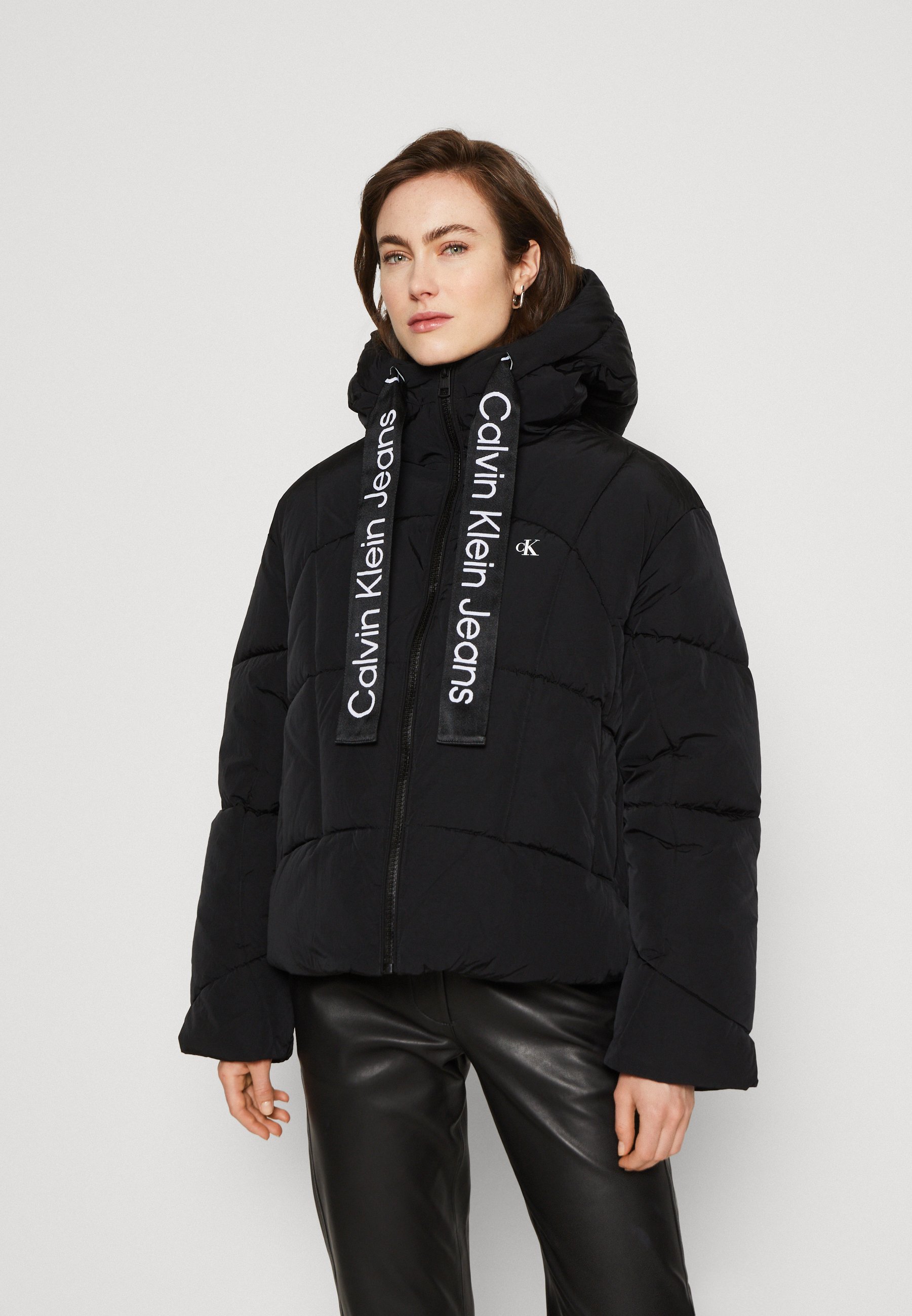 Calvin Klein Jeans LOGO DRAWSTRING SHORT PUFFER - Winter jacket 