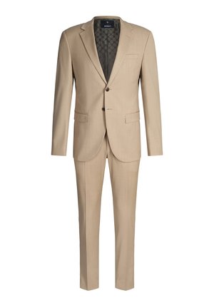 Costume deux pièces pour homme couleur beige, comprenant un blazer à deux boutons avec revers crantés et un pantalon droit assorti.