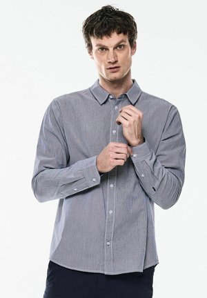 Gestreept button-up shirt in blauw en wit katoen. Lange mouwen, standaard kraag en knopen aan de voorkant. Rechte zoom met omgebogen polsen.