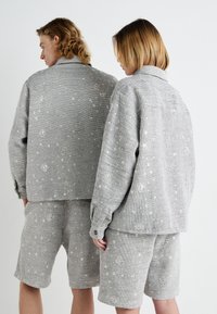 Sister Jane OTIS BEADED OVERSHIRT UNISEX - Kevyt takki - grey
