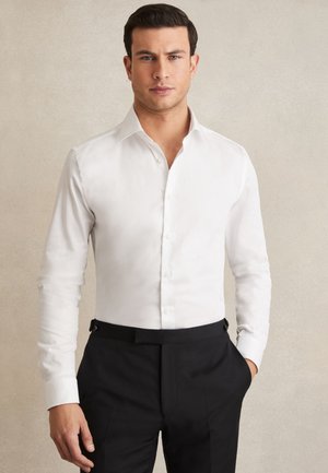 Reiss REGULAR FIT - REMOTE CUTAWAY-COLLAR - Svečana košulja - white