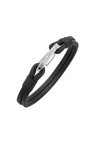 Bracciale in pelle nera con finitura liscia, dotato di una chiusura in metallo argento contrassegnata "POLICE" e con dettagli avvolti a ciascun estremità.