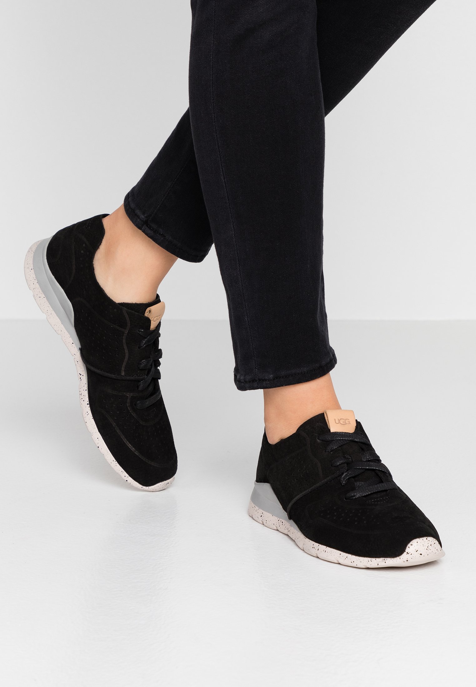 ugg tye trainers black