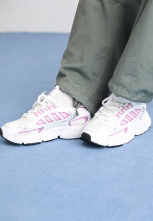 Sneakers laag - silver-coloured