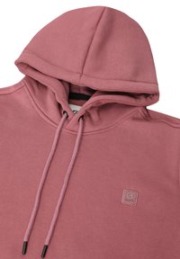 Haut à capuche rose avec cordon de serrage, présentant un petit logo à l'avant. Le matériel est lisse et légèrement texturé.
