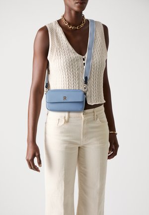 DISTINCT CAMERA BAG - Cross body bag - brisk blue