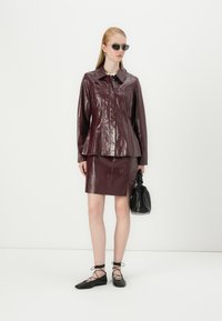 Vero Moda VMLOTTIE PEPLUM JACKET - Imitert skinnjakke - winetasting