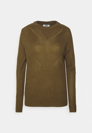Maglione lavorato a maglia verde oliva con scollatura tonda, maniche lunghe e motivo testurizzato che presenta linee verticali e orizzontali.