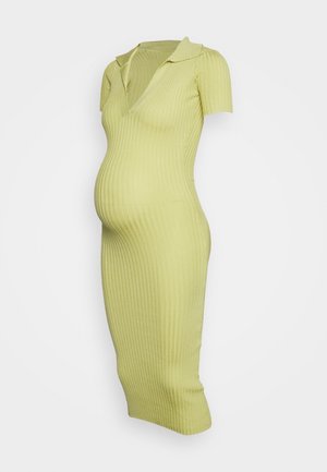 Vestido de maternidade curto, justo, com mangas curtas e canelado, na cor verde claro, com decote em V e gola. Comprimento até aos joelhos com um acabamento texturizado.