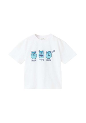 Witte T-shirt met drie blauwe monstergezichten gelabeld Happy, Hungry en Sleepy die verschillende emoties tonen en een slapend Z-symbool.