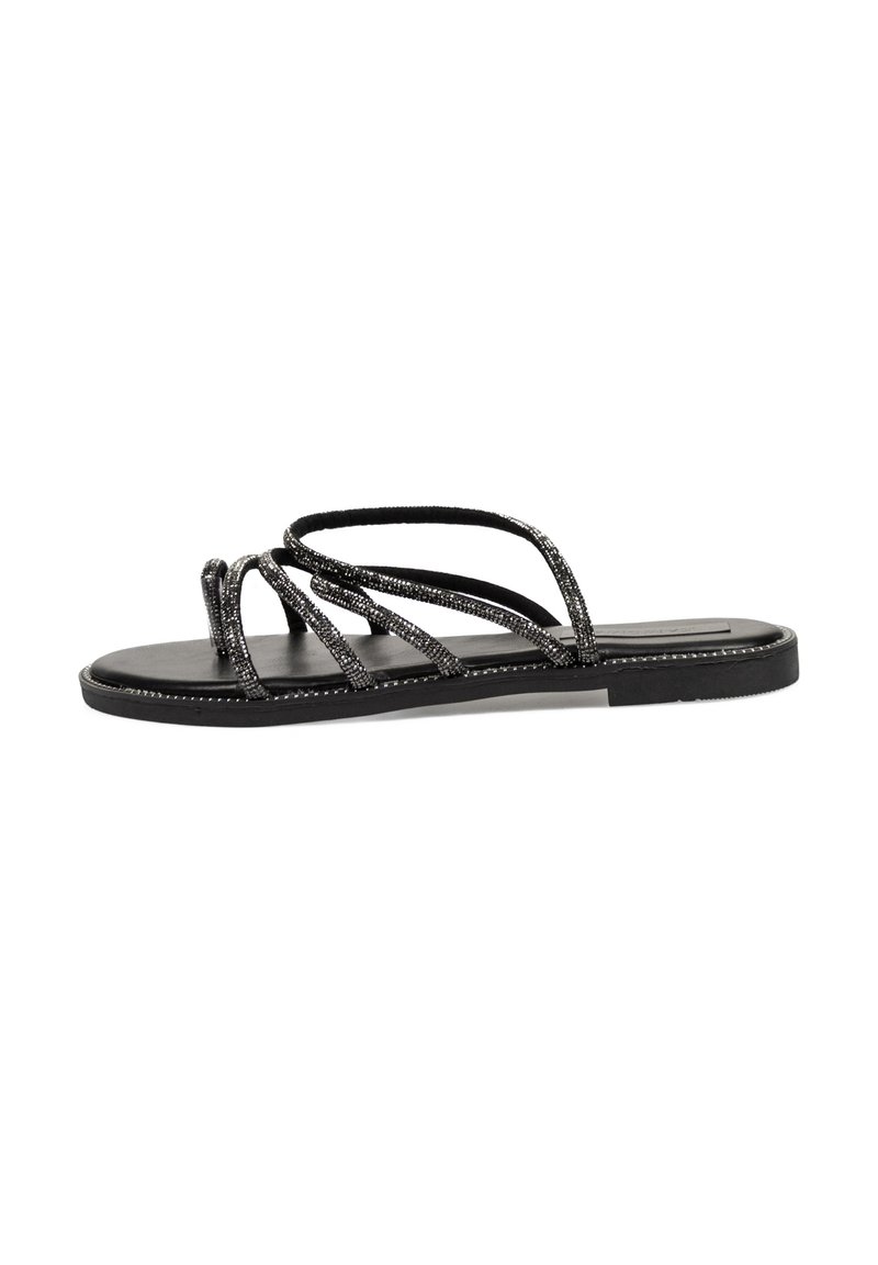 Sandalias planas negras con múltiples tiras entrelazadas, que presentan una textura brillante y una suela negra suave. Diseño minimalista para uso casual.