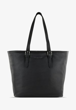 Tote en cuir noir avec deux longues poignées, surface texturée et un logo en relief subtil à l'avant, présentant un design spacieux.