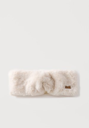Bandeau doux en fausse fourrure de couleur crème avec un design en nœud torsadé et une petite étiquette rectangulaire sur un fond blanc uni.