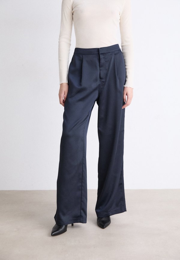 BIRNA PANTS - Trousers - parisian night
