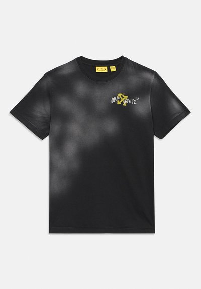 Schwarzes Kurzarm-T-Shirt mit verblassten grauen Flecken und kleinem gelb-weißem "Off-White"-Logo auf der oberen linken Brustseite.