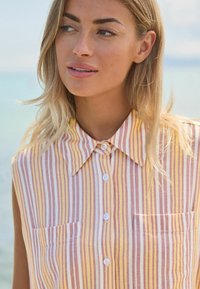 Next SLEEVELESS RUCHED SIDE - Skjortebluser - pink yellow pastel stripe