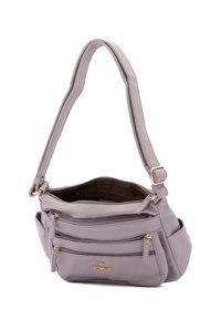 Borsa a spalla in pelle grigia con due tasche frontali con zip, hardware in tono oro, tracolla regolabile e finitura testurizzata. Interno aperto.