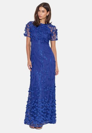 Lipsy, PETITE FIT - 3D FLOWER MESH SLEEVE FIT AND FLARE MAXI DRESS - Gallakjole - blue