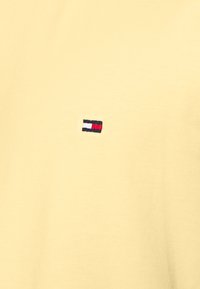 Tommy Hilfiger T-shirt básica - delicate yellow