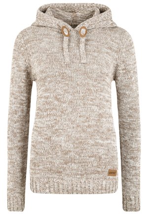 Stickad huvtröja i beige och kräm med ett strukturerat mönster, med en framficka i kängurustil och två träkläppenheter vid halsen.