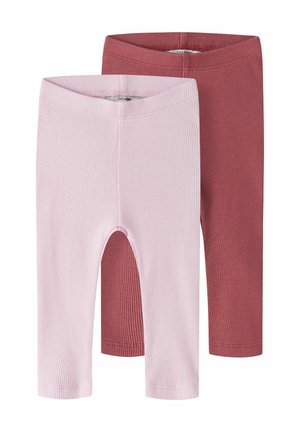 To par ribstrikkede babyleggings, et lyserødt og et mørkerødt, vist fladt med elastiske taljebånd.