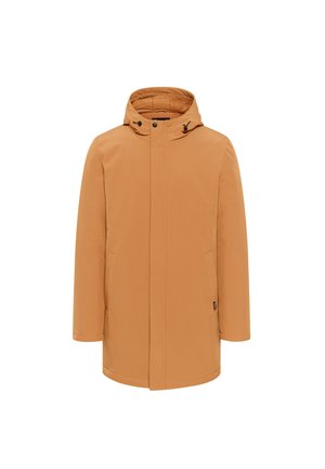 Chaqueta impermeable naranja con capucha, que cuenta con un cierre frontal, dos bolsillos laterales y un corte recto. Tejido suave con un acabado mate.