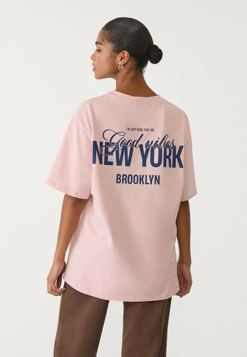 Stradivarius - HEAVY PRINTED - Printtipaita - light pink, Suurenna